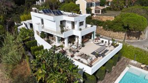 Mercado de vivienda de lujo en Marbella y Estepona analizado por CredyMás gestor de hipotecas y viviendas sin complicaciones.